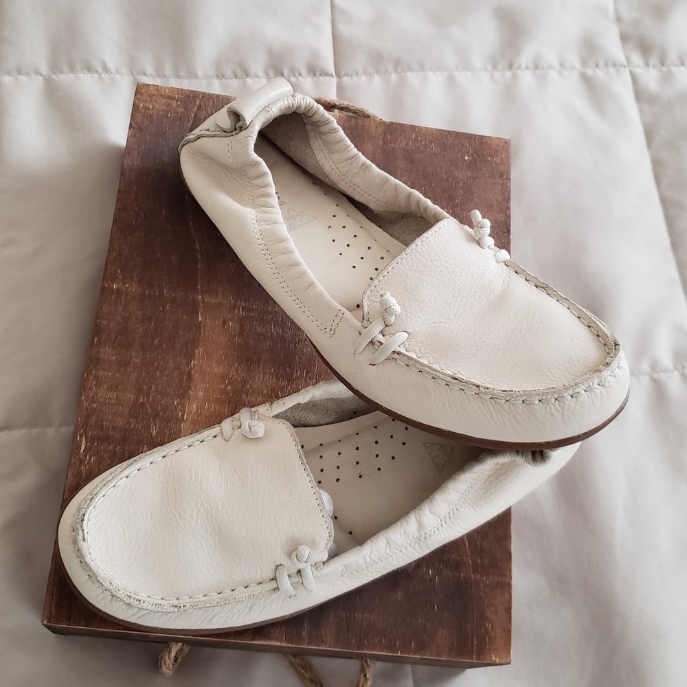 SOLD. Hush puppies off white leather women shoes